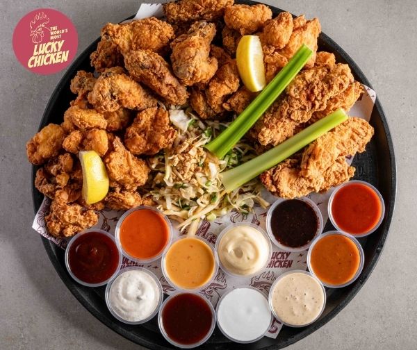 ארוחת לאקי בוקס ברשת Lucky Chicken