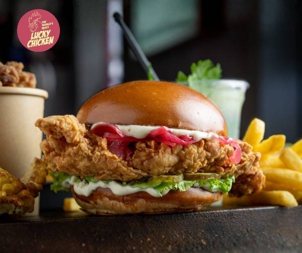 ארוחת לאקי צ'יקן ברשת Lucky Chicken